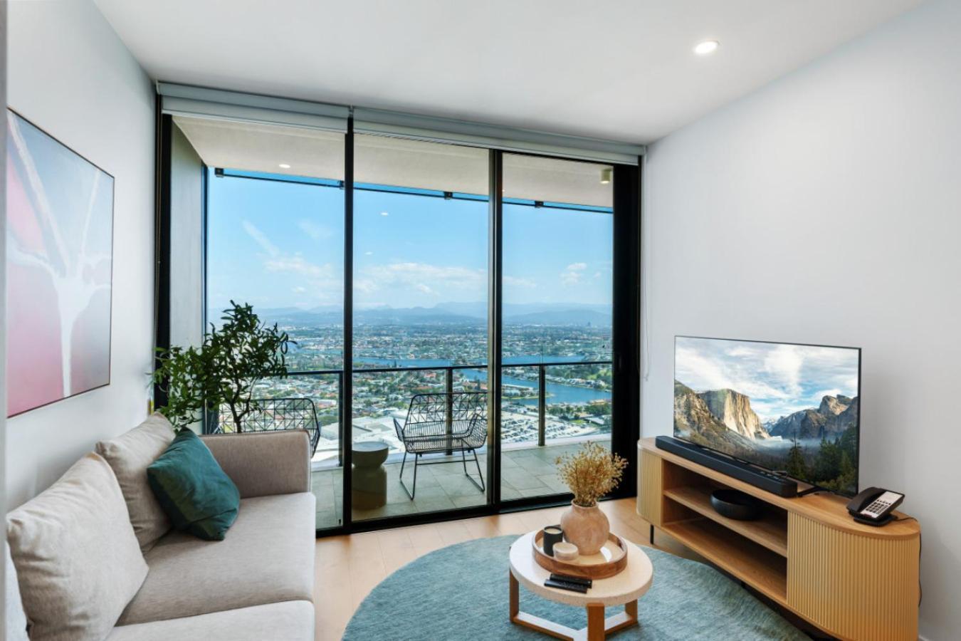 The Horizon - New 43f Broadbeach Lux 2br With Pool Gym Netflix