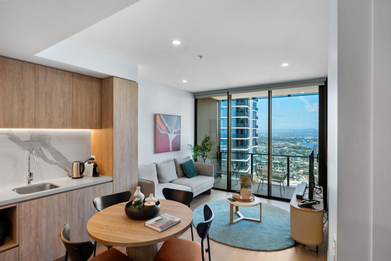The Horizon - New 43f Broadbeach Lux 2br With Pool Gym Netflix Apartment *