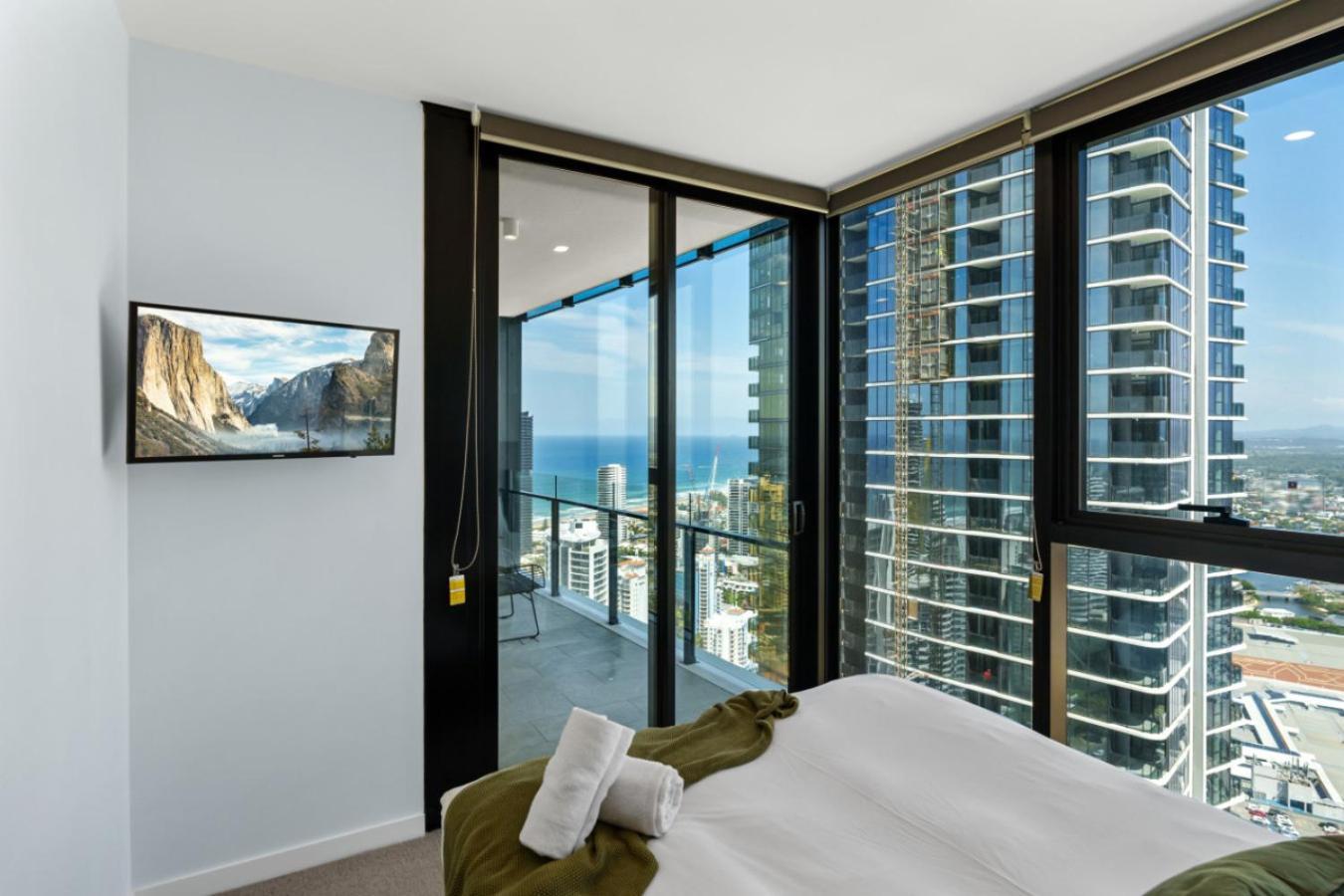 Apartment The Horizon - New 43f Broadbeach Lux 2br With Pool Gym Netflix Gold Coast