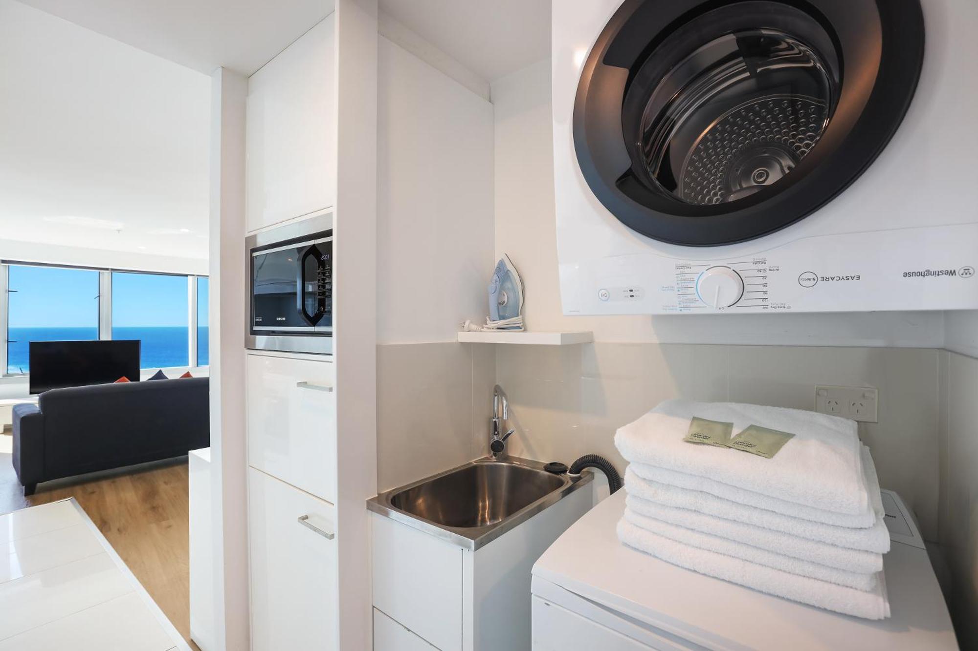 Apartment Q Tower Amazing Ocean Views 22nd Level Heated Pools Sleeps 6 - Optimise Gold Coast