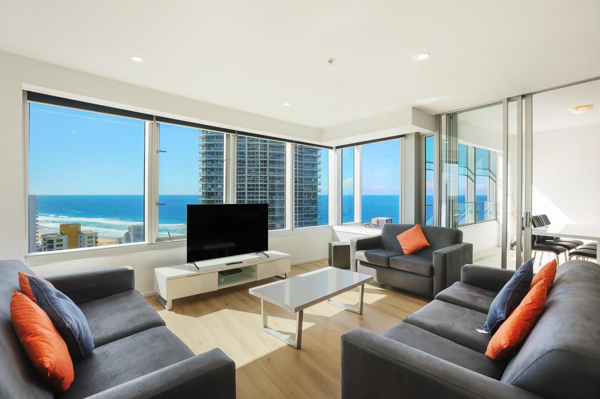 Q Tower Amazing Ocean Views 22nd Level Heated Pools Sleeps 6 - Optimise Apartment Gold Coast