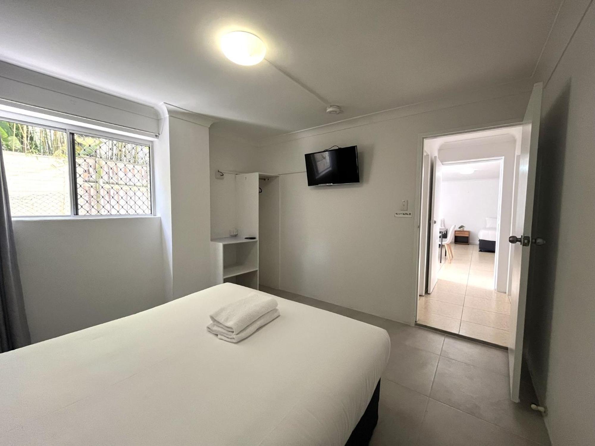 Browns Broadbeach Motel 3*