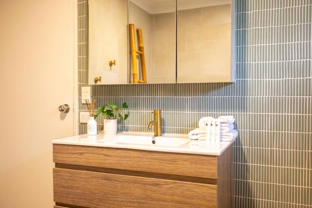 Spacious 3-br In The Heart Of The * Gold Coast