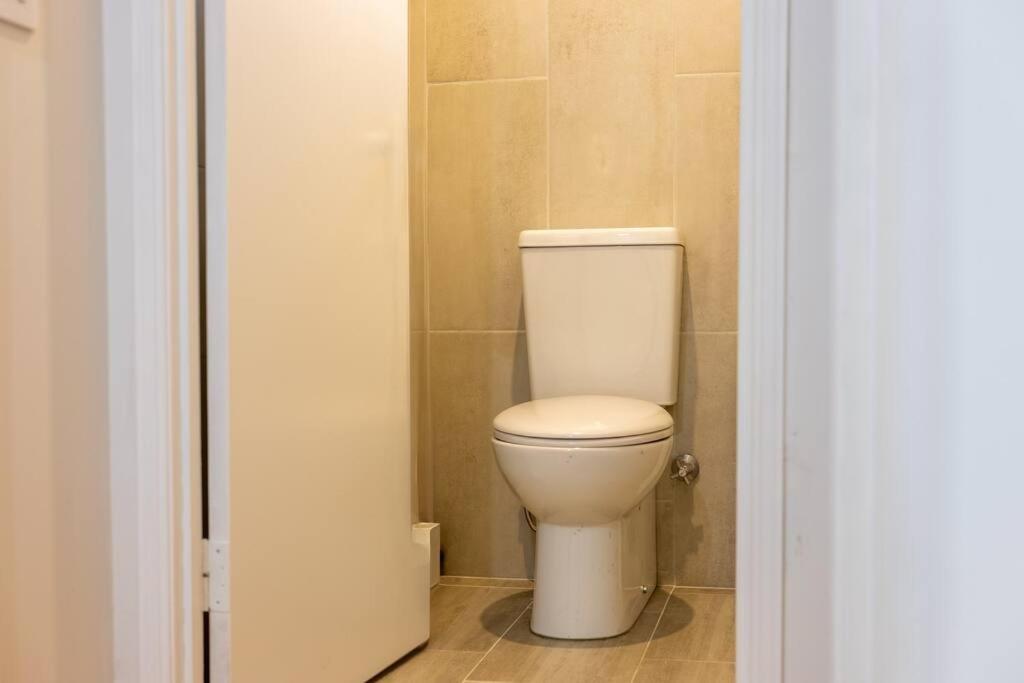 Spacious 3-br In The Heart Of The Gold Coast