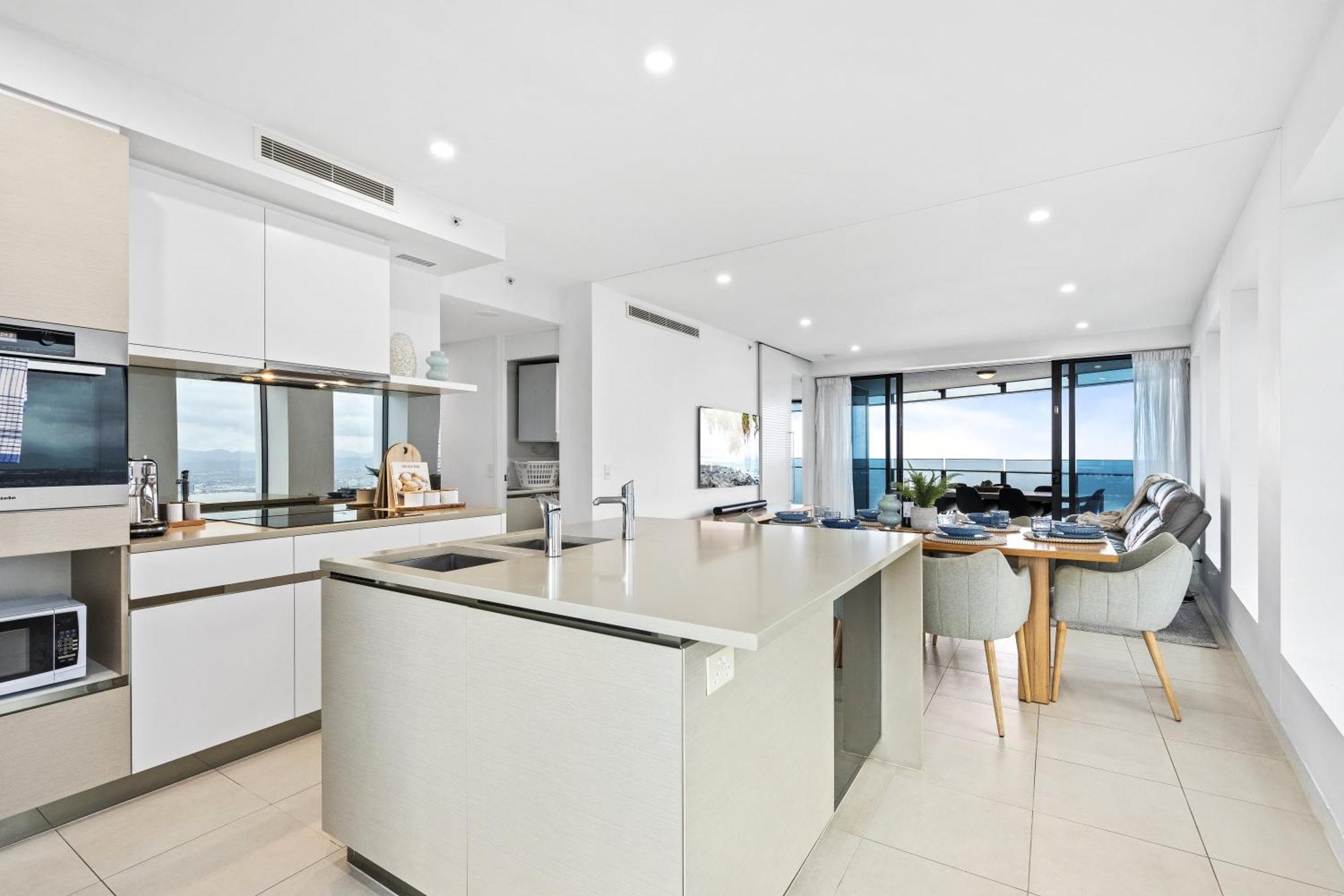 Apartment 2 & 3 Bedroom Ocean View At Soul Surfers Paradise - Q