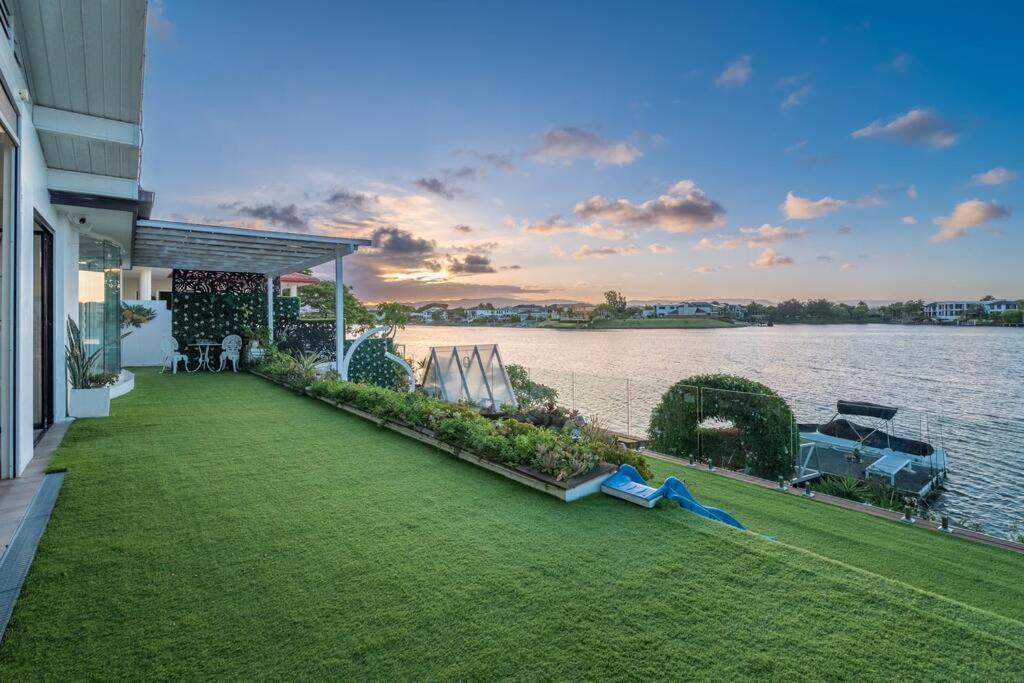 Holiday home Immaculate Waterfront Residence-masterpiece