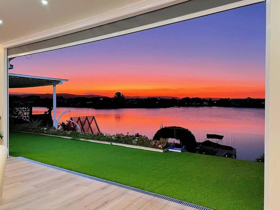 Immaculate Waterfront Residence-masterpiece Holiday home Gold Coast