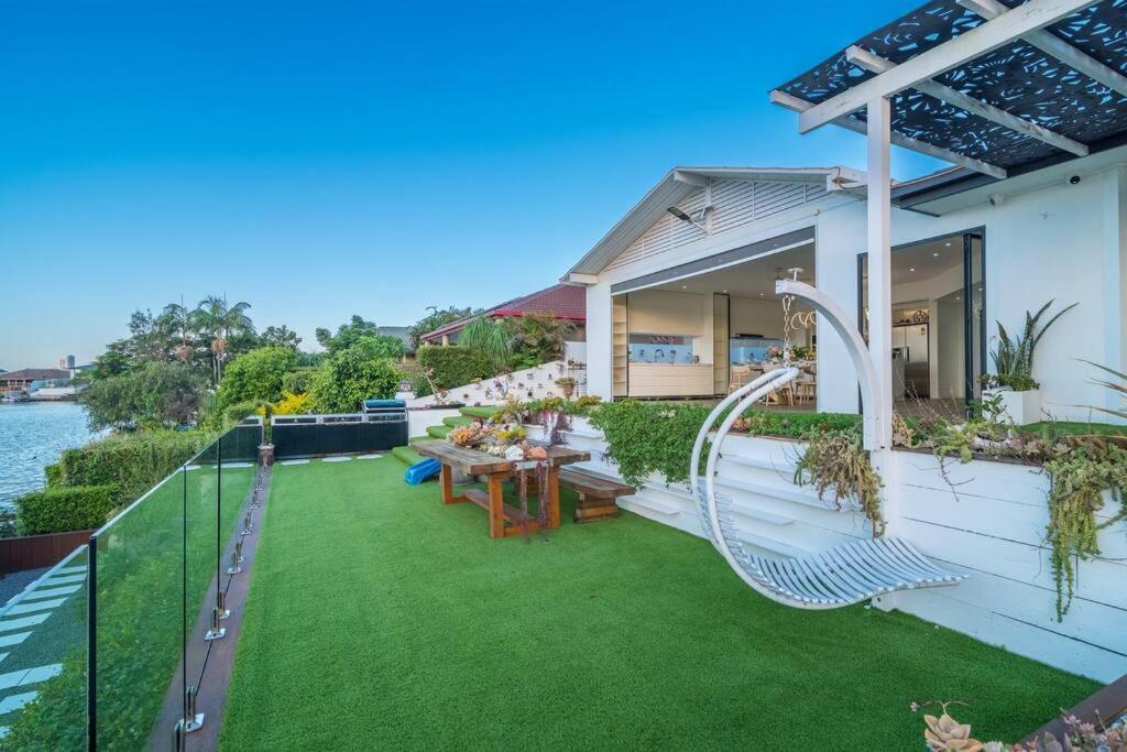 Immaculate Waterfront Residence-masterpiece Gold Coast