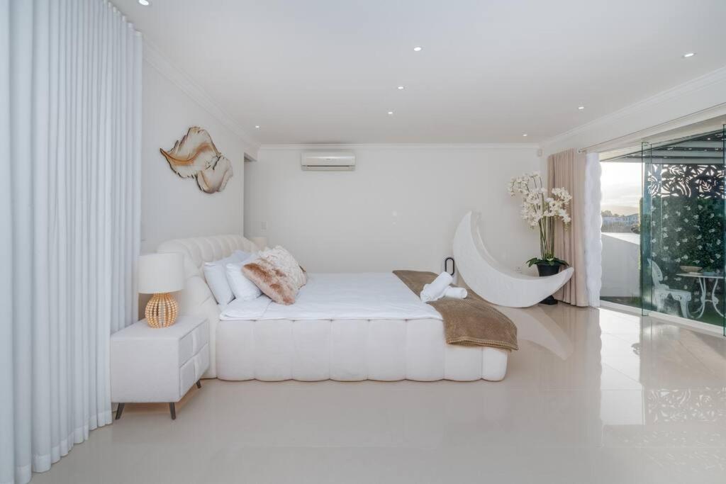 Immaculate Waterfront Residence-masterpiece Holiday home Gold Coast