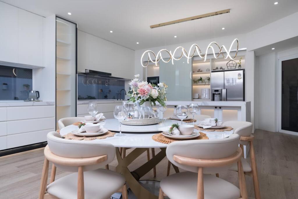 Immaculate Waterfront Residence-masterpiece