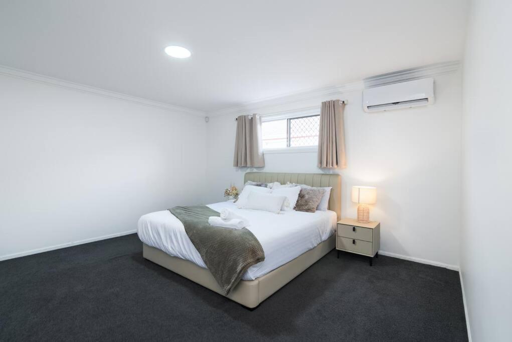 Immaculate Waterfront Residence-masterpiece Gold Coast