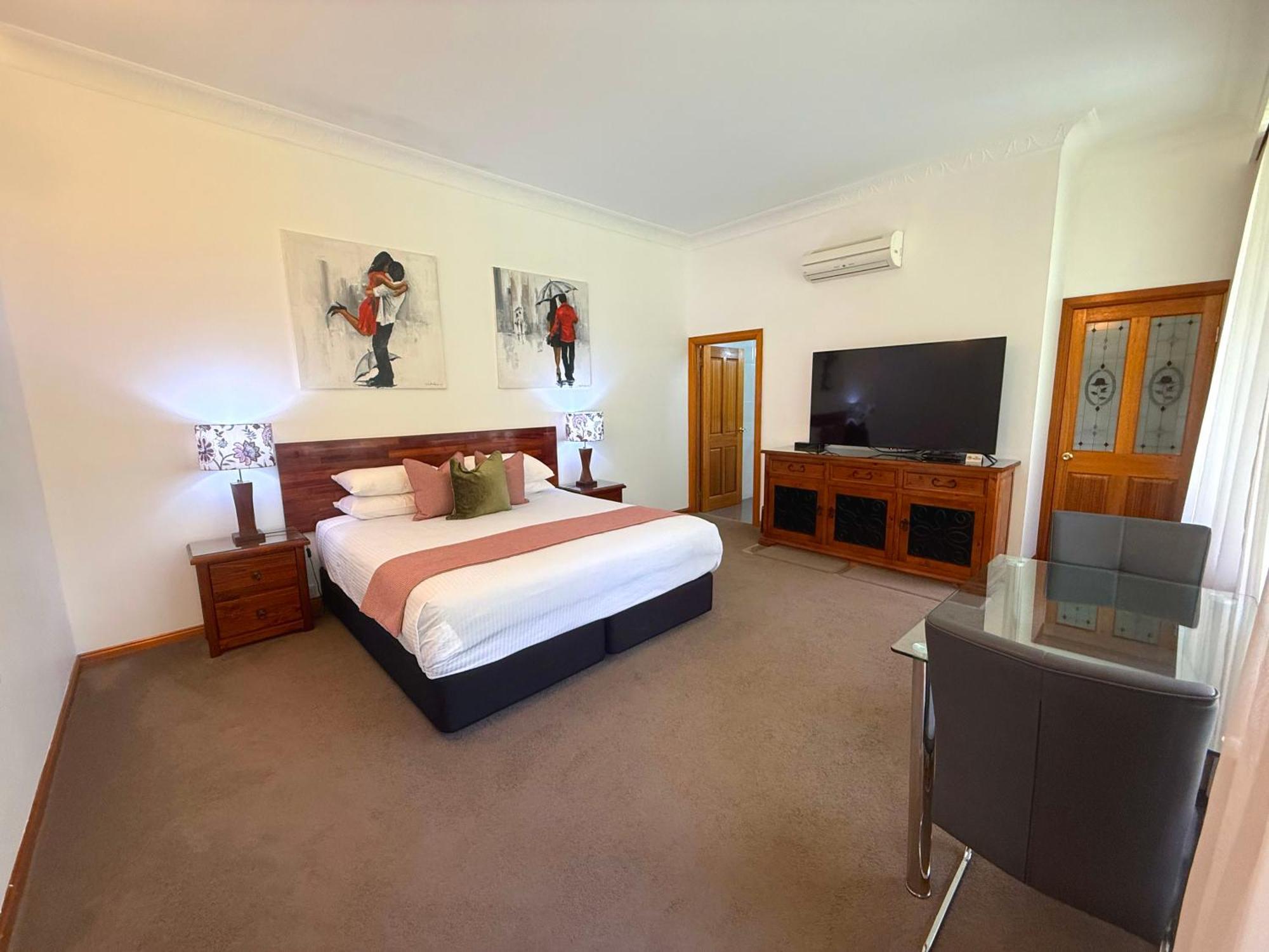 Mt Tamborine Stonehaven Manor 4*