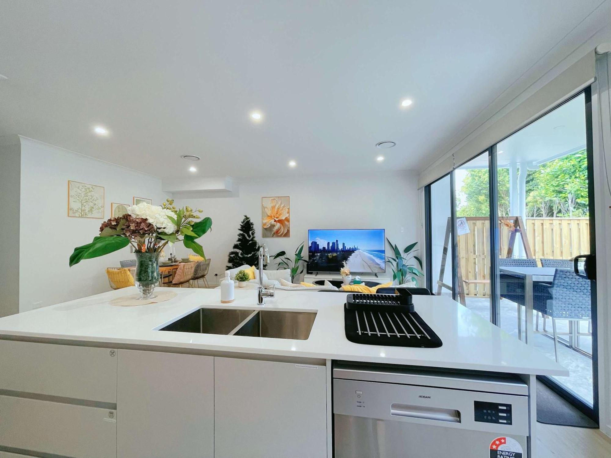 Holiday home Brand New 3br Modern Comfort Oasis Wifi Parking