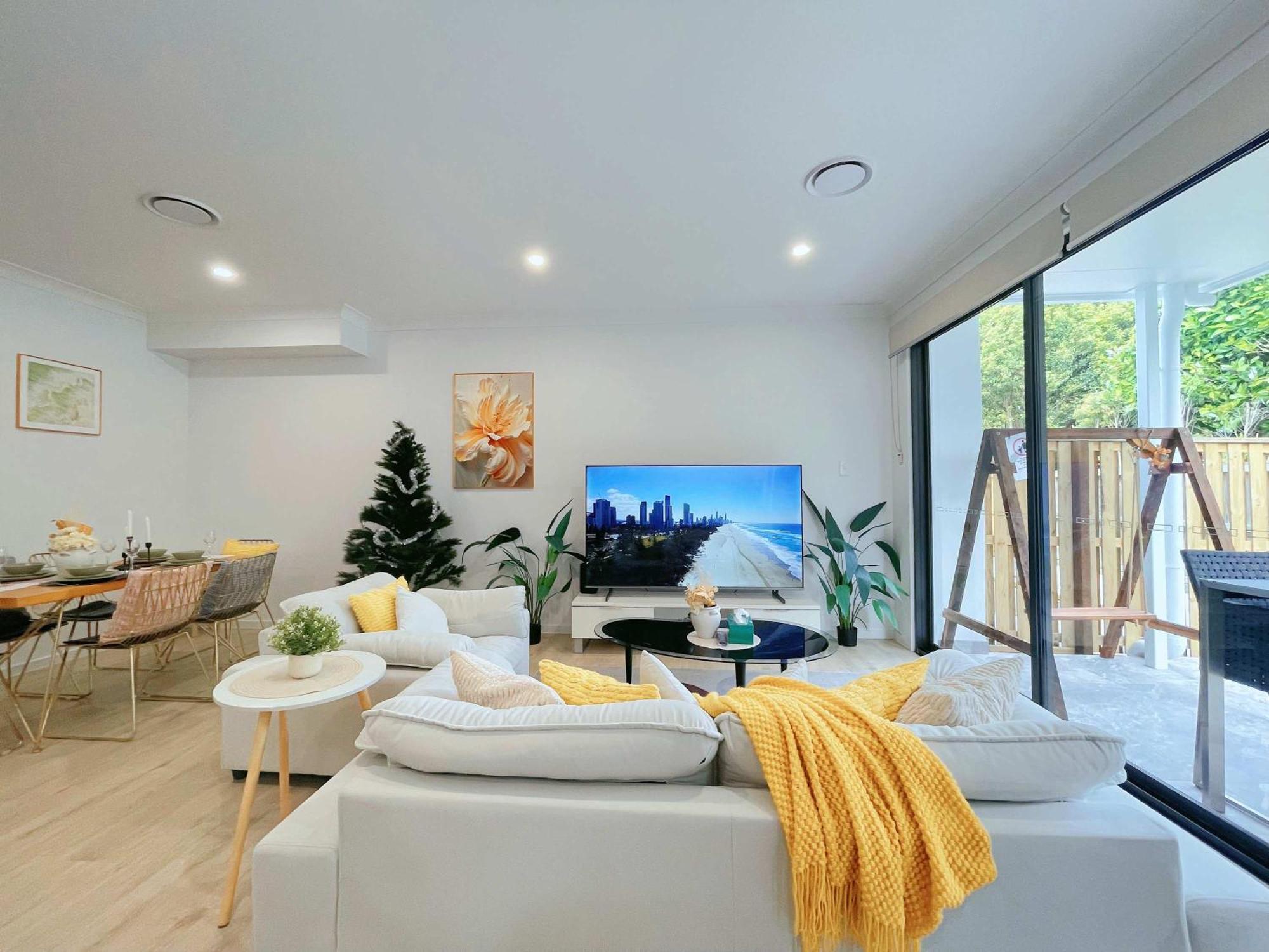 Holiday home Brand New 3br Modern Comfort Oasis Wifi Parking