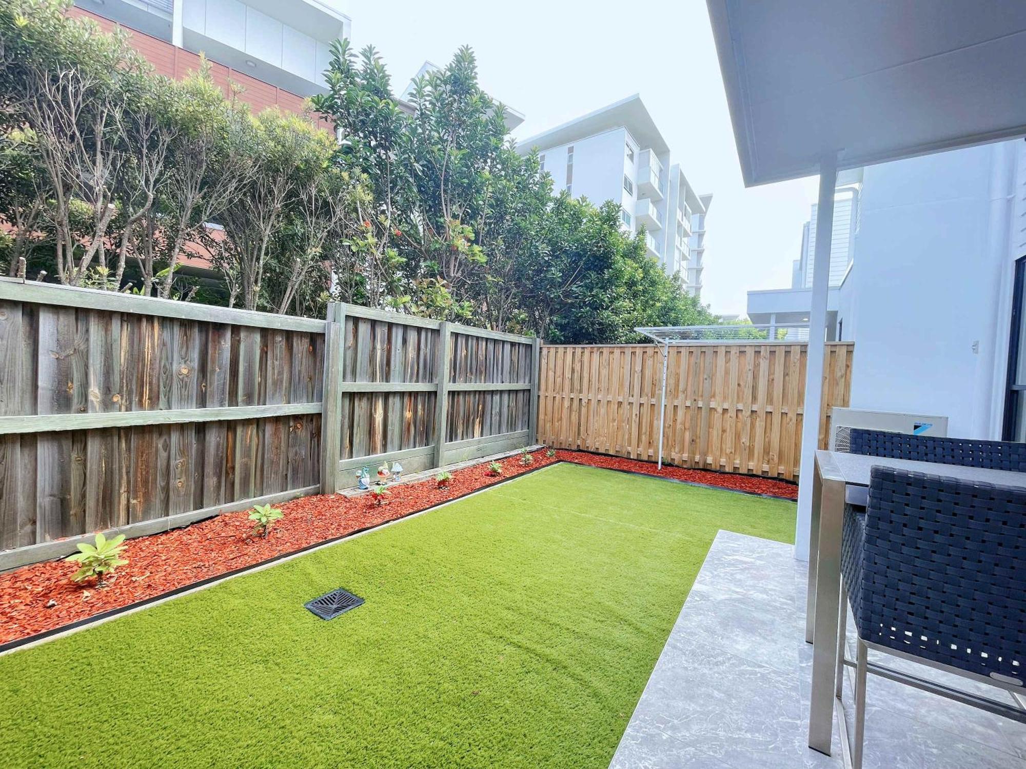 Holiday home Brand New 3br Modern Comfort Oasis Wifi Parking Gold Coast