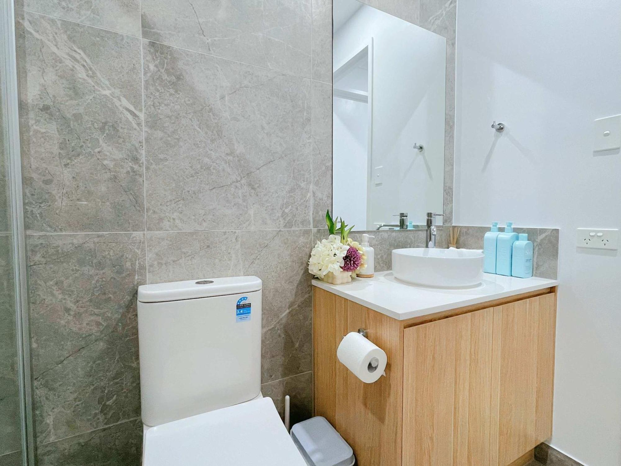 Holiday home Brand New 3br Modern Comfort Oasis Wifi Parking