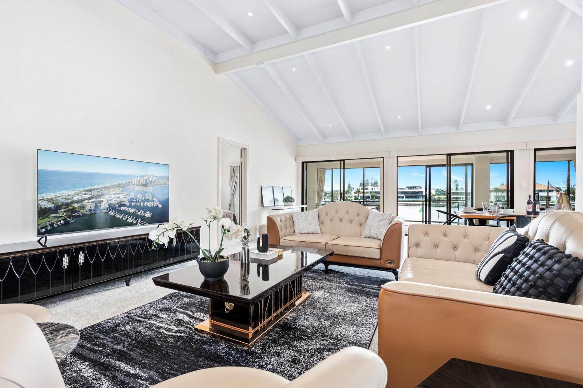 Perfect Waterfront Escape In Surfers Paradise Holiday home *