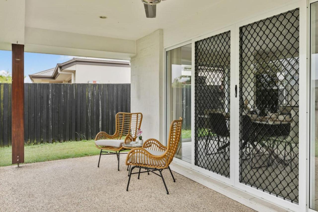 Holiday home Stunning 4br With Yard Parking Costco And Theme Park Gold Coast