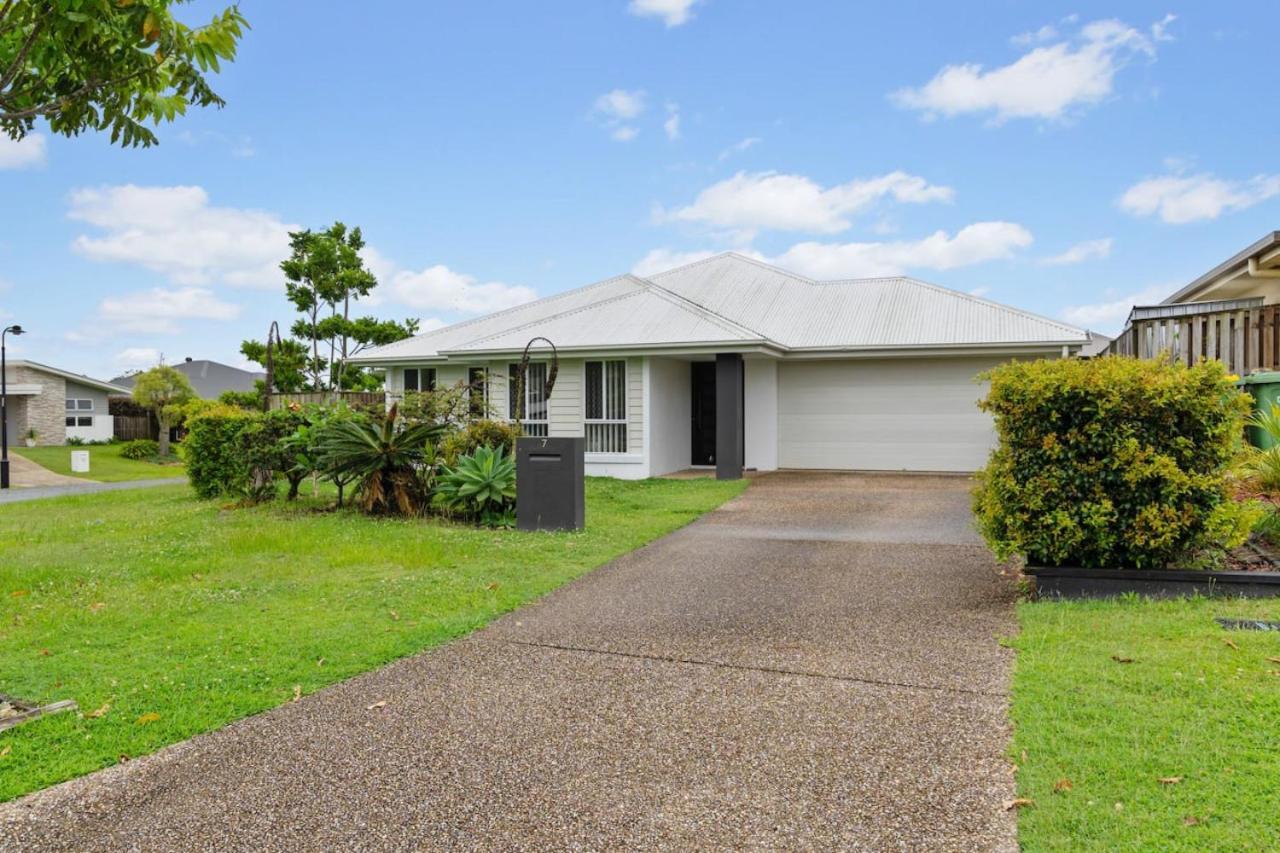 Holiday home Stunning 4br With Yard Parking Costco And Theme Park *