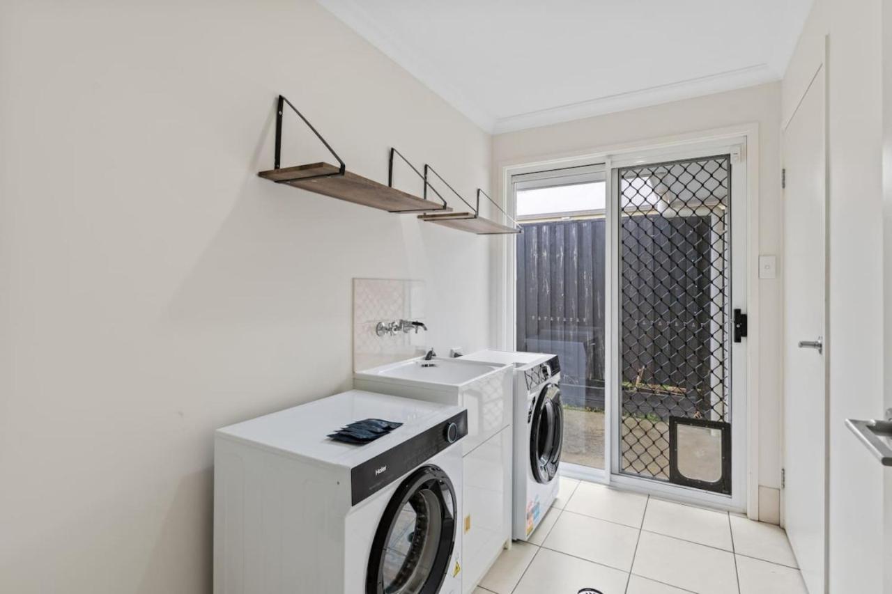 Stunning 4br With Yard Parking Costco And Theme Park Holiday home *