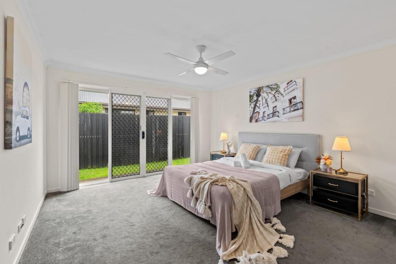 Stunning 4br With Yard Parking Costco And Theme Park * Gold Coast