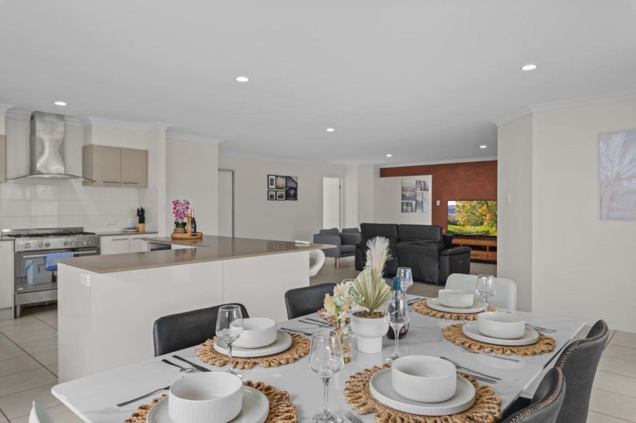 Stunning 4br With Yard Parking Costco And Theme Park Holiday home *