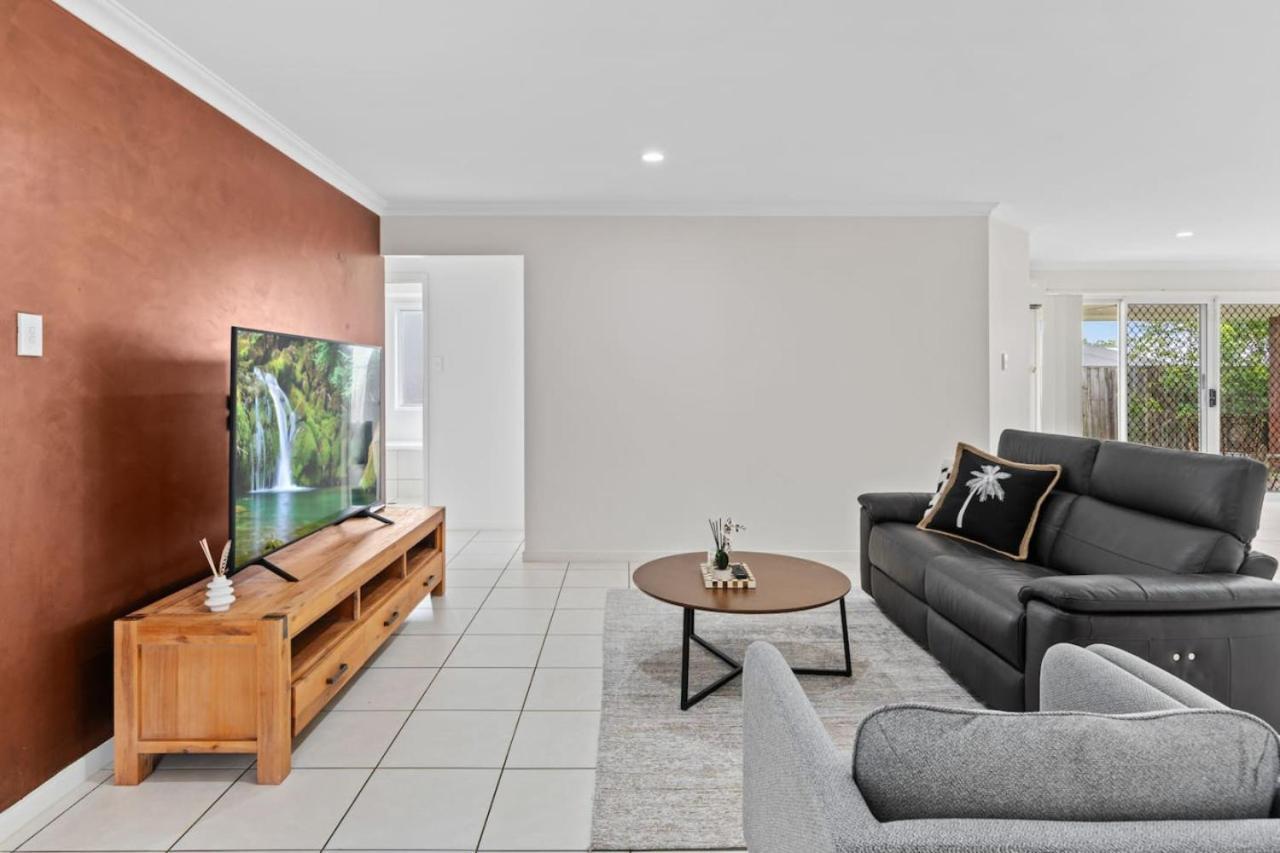 Stunning 4br With Yard Parking Costco And Theme Park *
