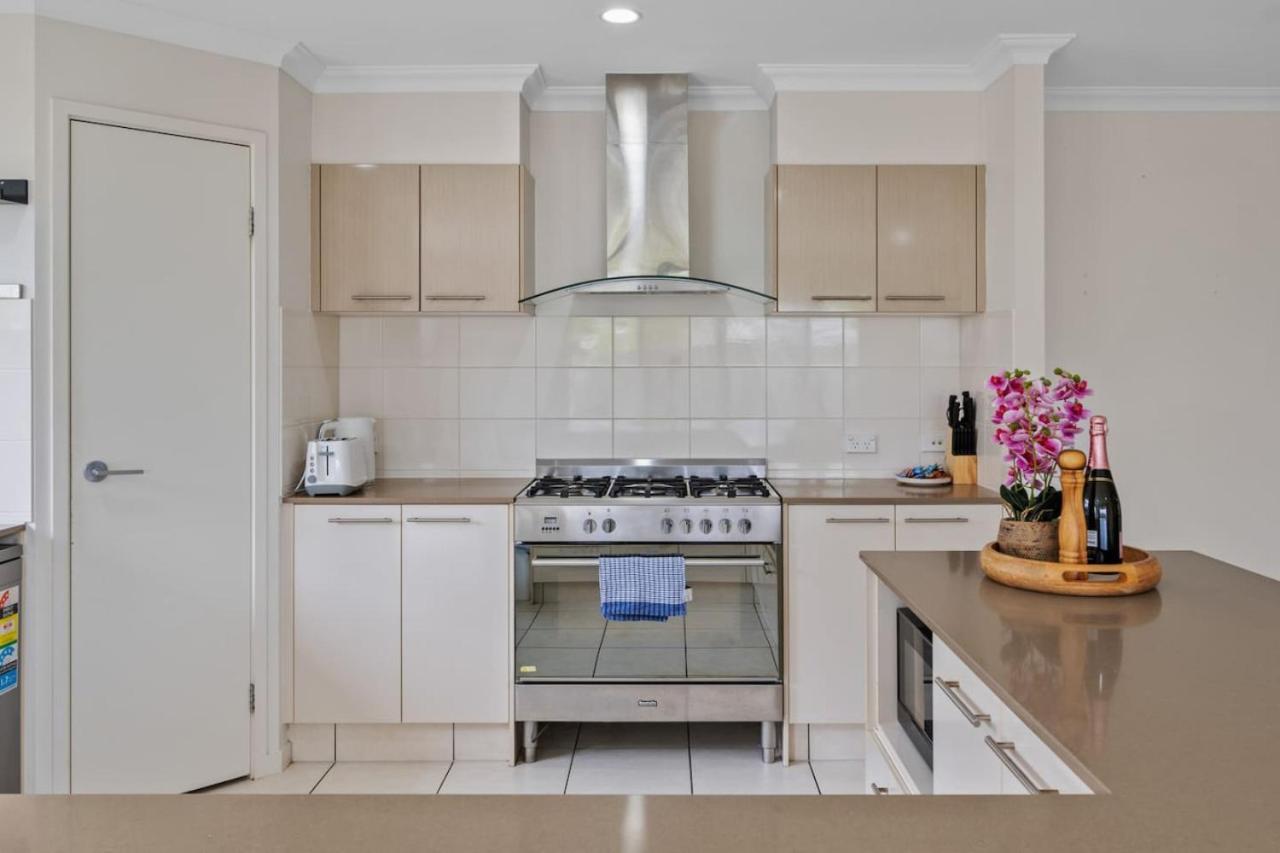Stunning 4br With Yard Parking Costco And Theme Park Gold Coast