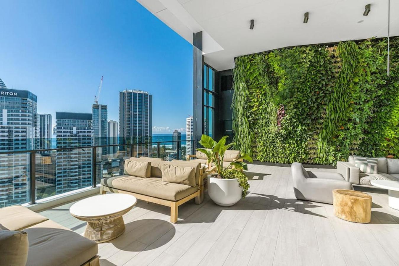 The Darling Of Broadbeach - With Spectacular Views Holiday home *
