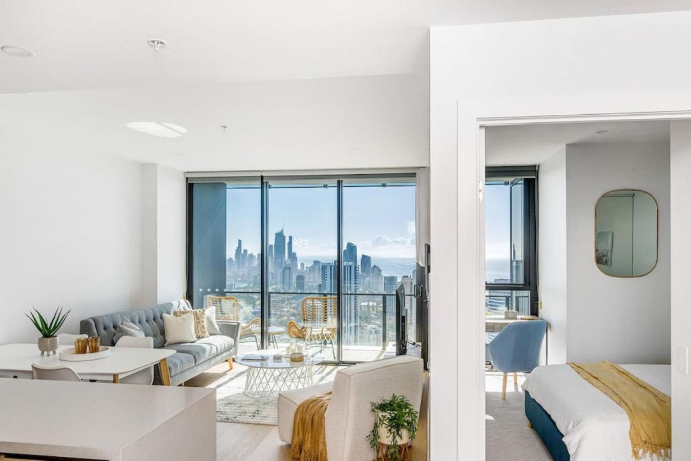 The Darling Of Broadbeach - With Spectacular Views *