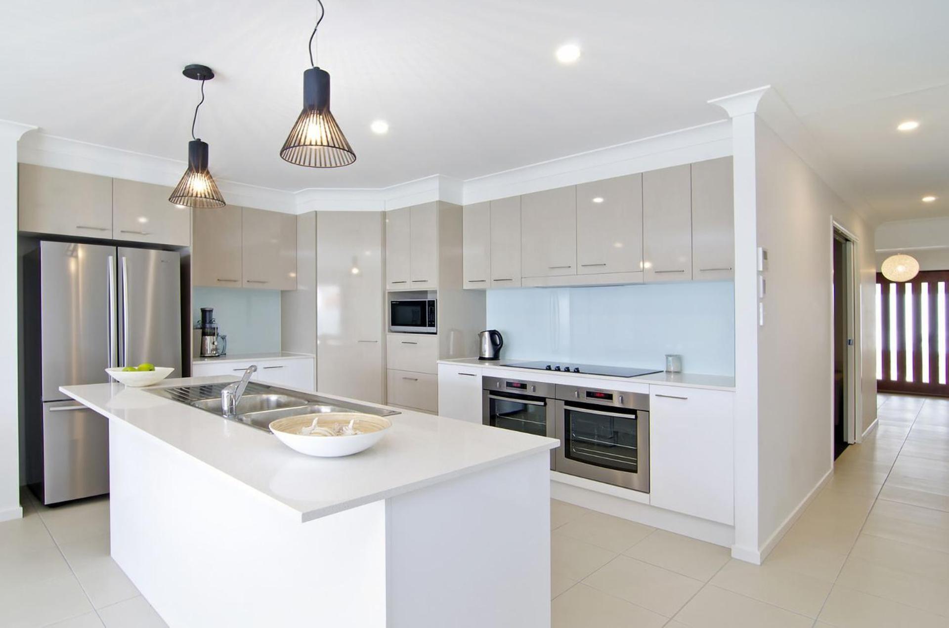 Holiday home Sentosa On Tugun - Beachfront 5 Bedroom *