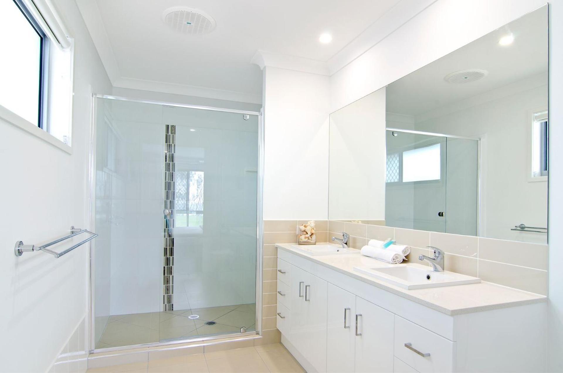 Sentosa On Tugun - Beachfront 5 Bedroom Holiday home