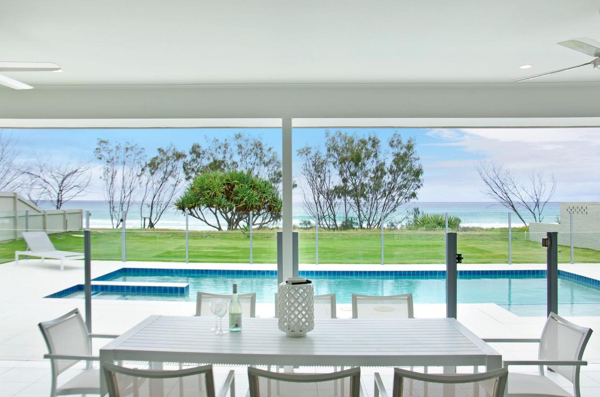 Sentosa On Tugun - Beachfront 5 Bedroom Holiday home *