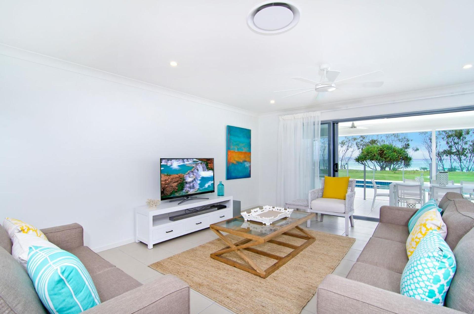 Holiday home Sentosa On Tugun - Beachfront 5 Bedroom *
