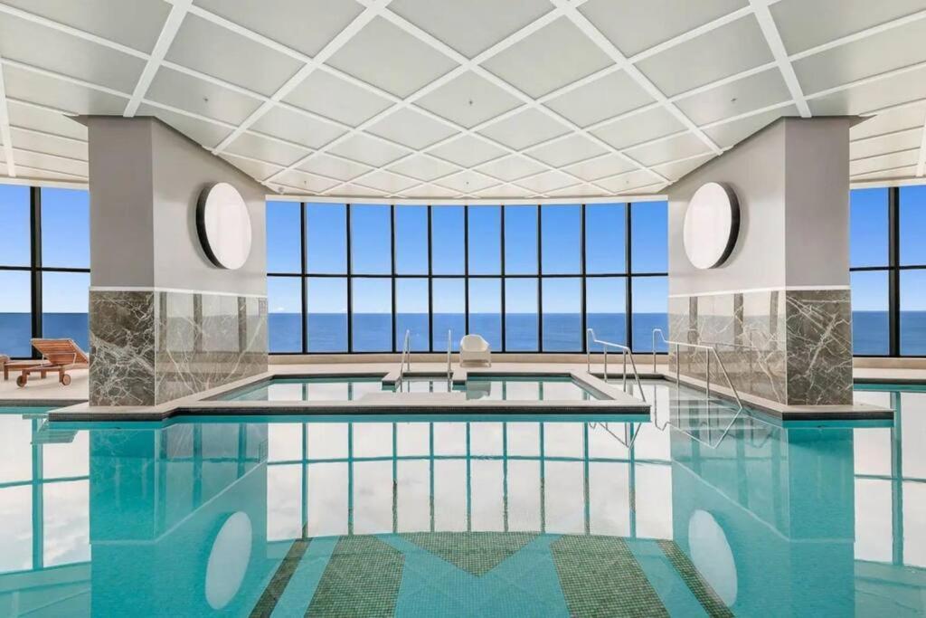 Apartment Skyhigh With Ocean Views - Pet Friendly Gold Coast