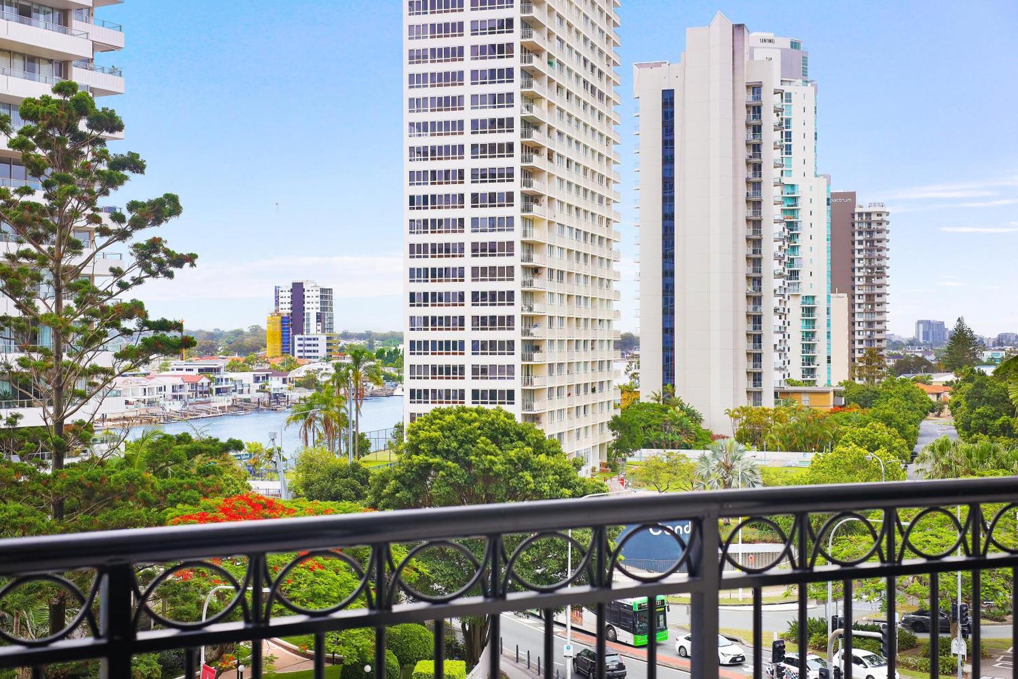 Chevron Renaissance Surfers Paradise Sleeps 10 4th Floor - Optimise * Gold Coast