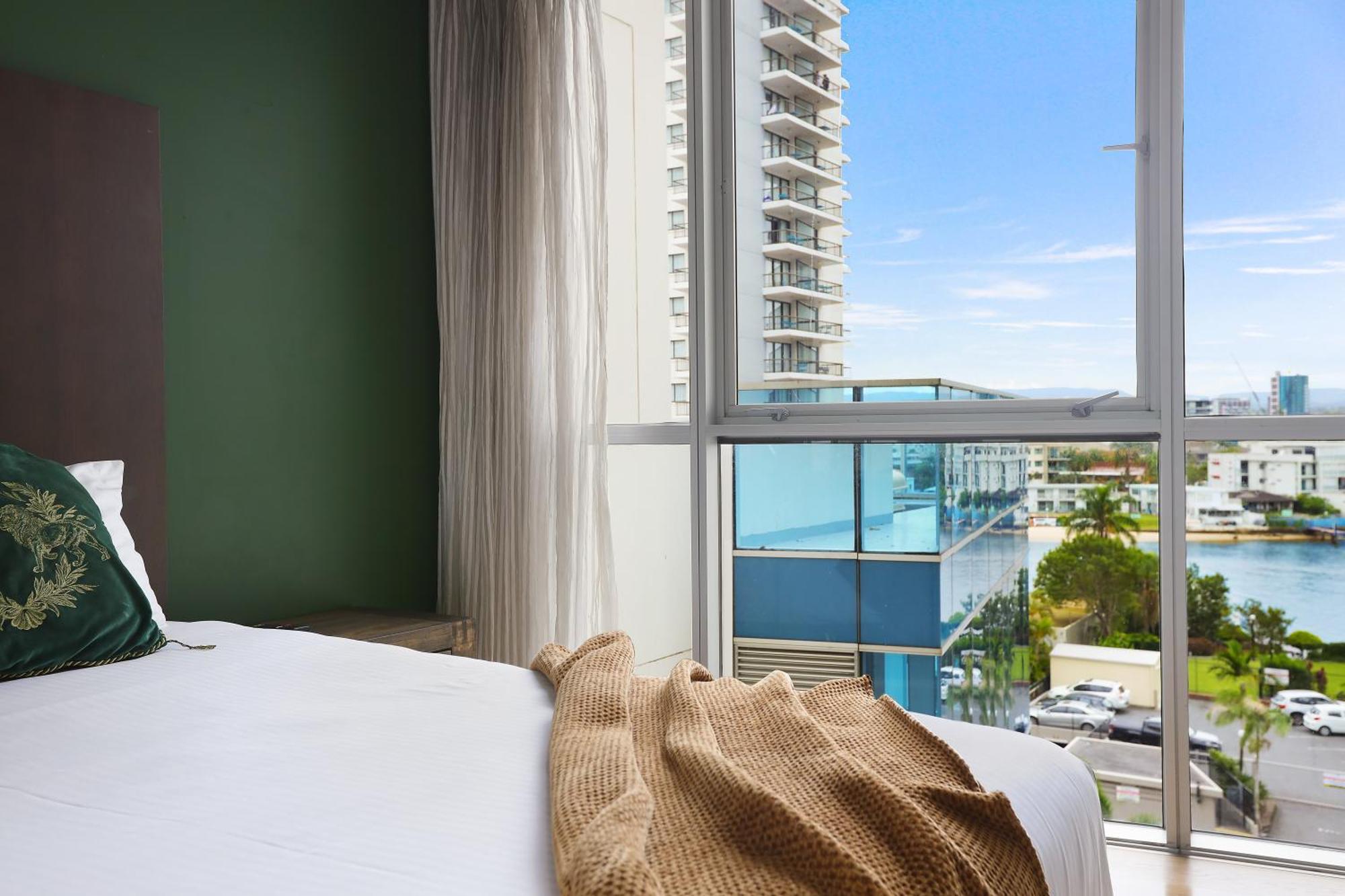 Apartment Chevron Renaissance Surfers Paradise Sleeps 10 4th Floor - Optimise *