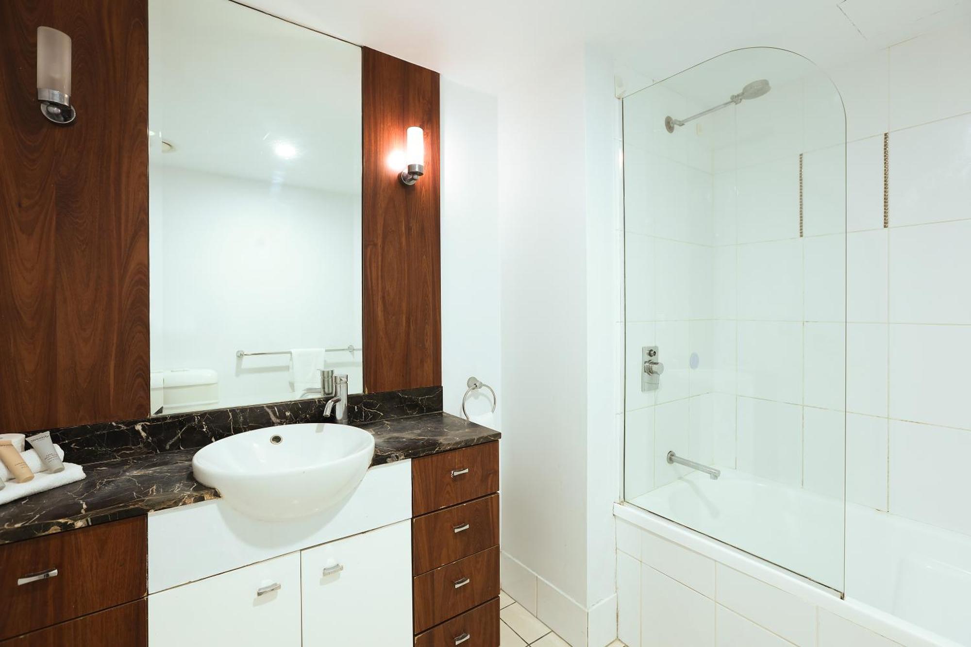 Chevron Renaissance Surfers Paradise Sleeps 10 4th Floor - Optimise *
