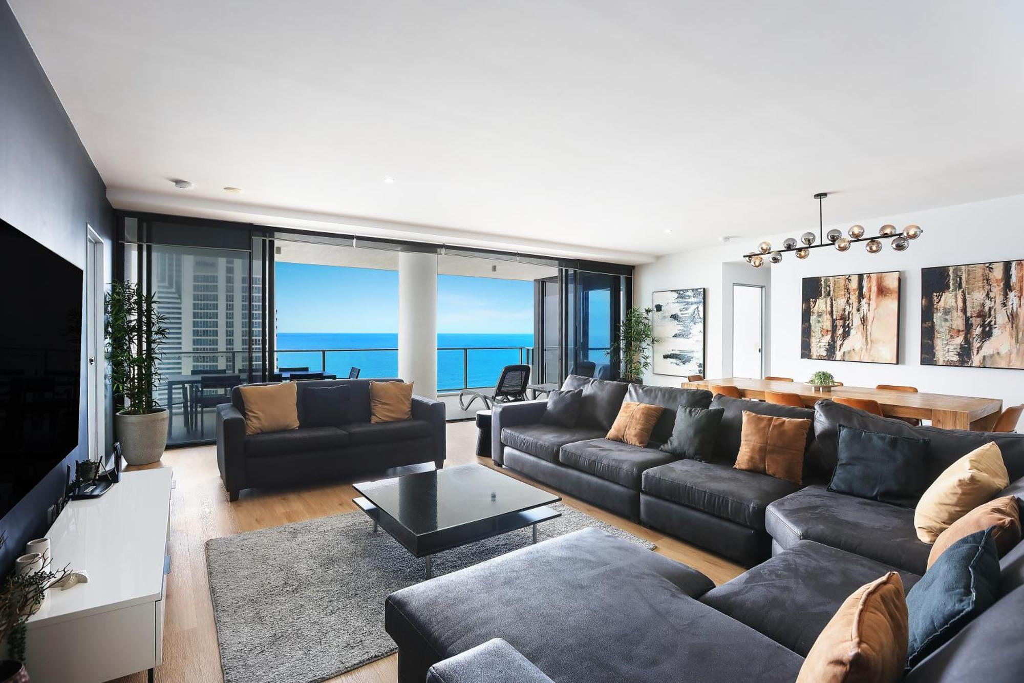 Circle On Cavil Subpenthouse 4brm Lv52! Ocean View