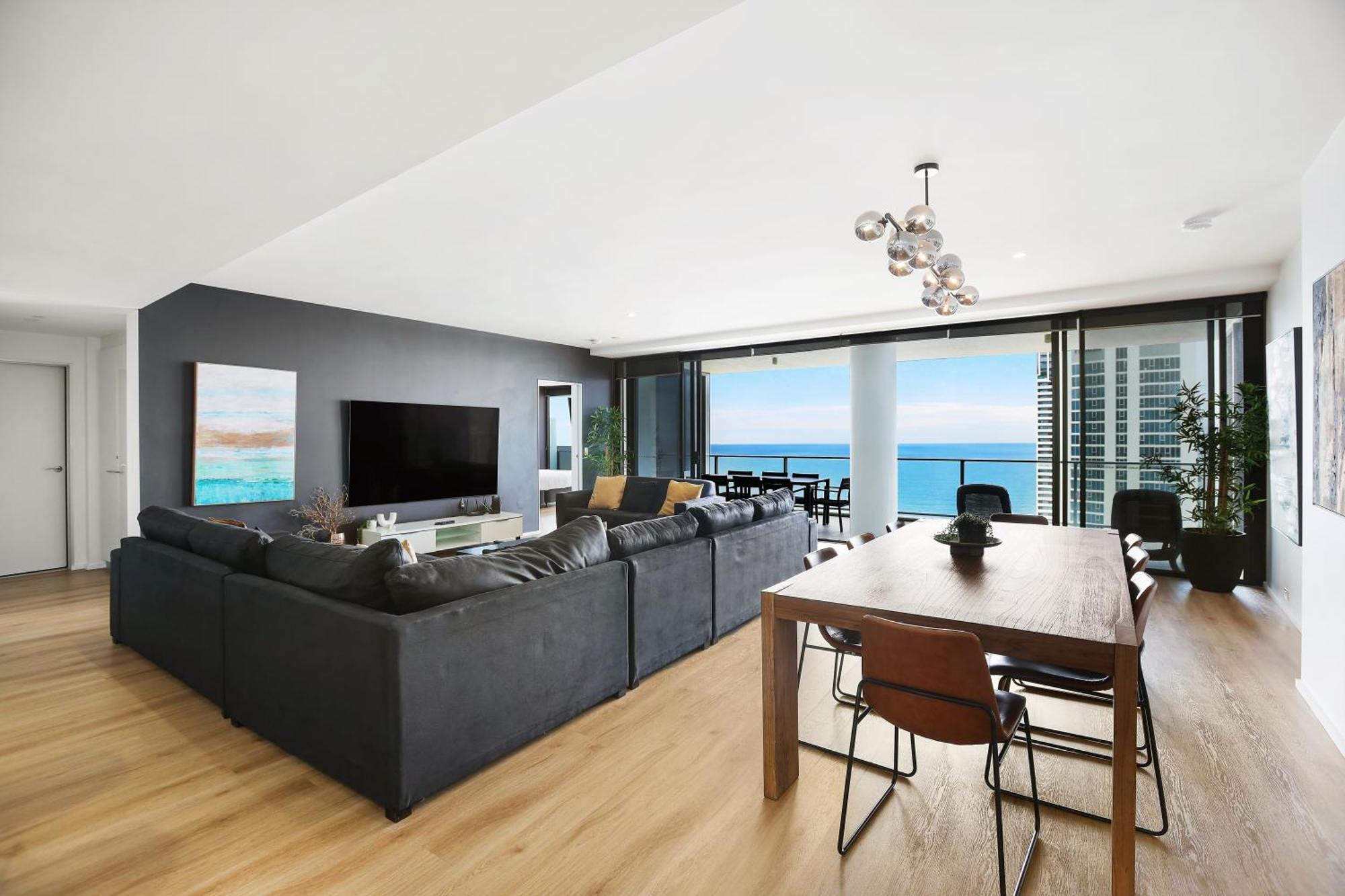 Circle On Cavil Subpenthouse 4brm Lv52! Ocean View *
