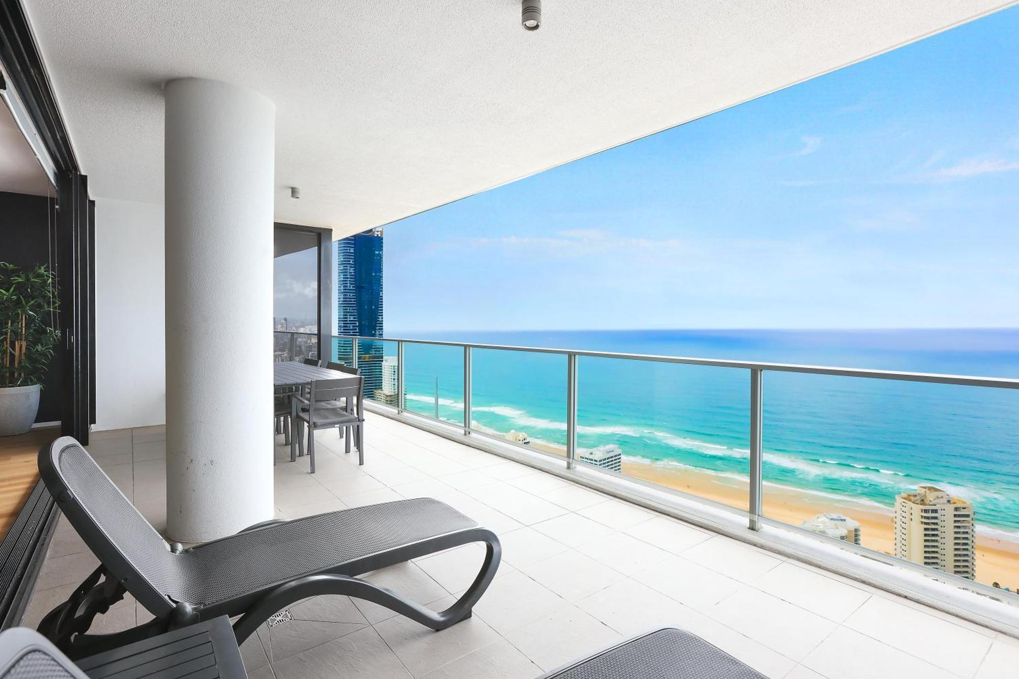 Apartment Circle On Cavil Subpenthouse 4brm Lv52! Ocean View *