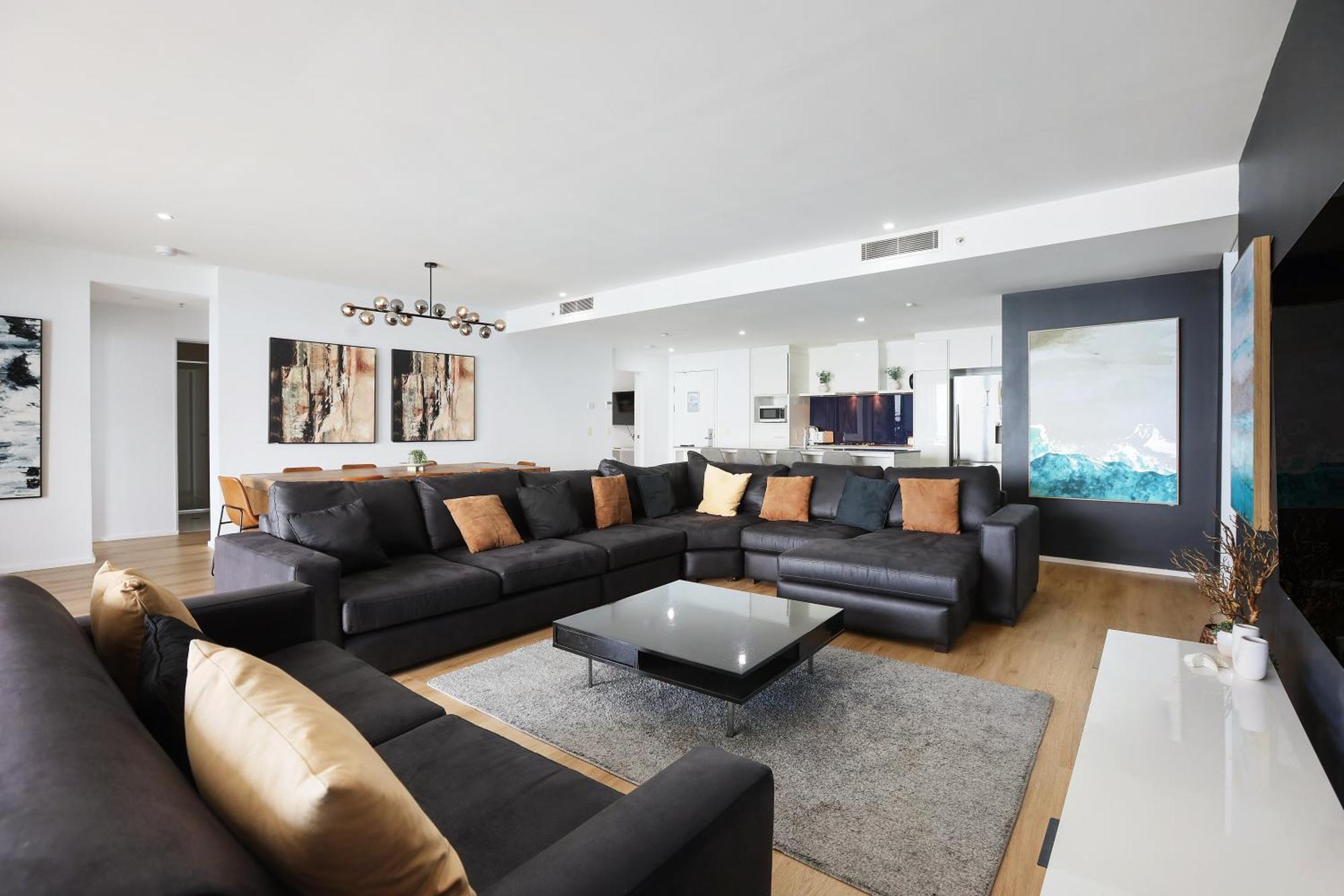 Circle On Cavil Subpenthouse 4brm Lv52! Ocean View Apartment Gold Coast