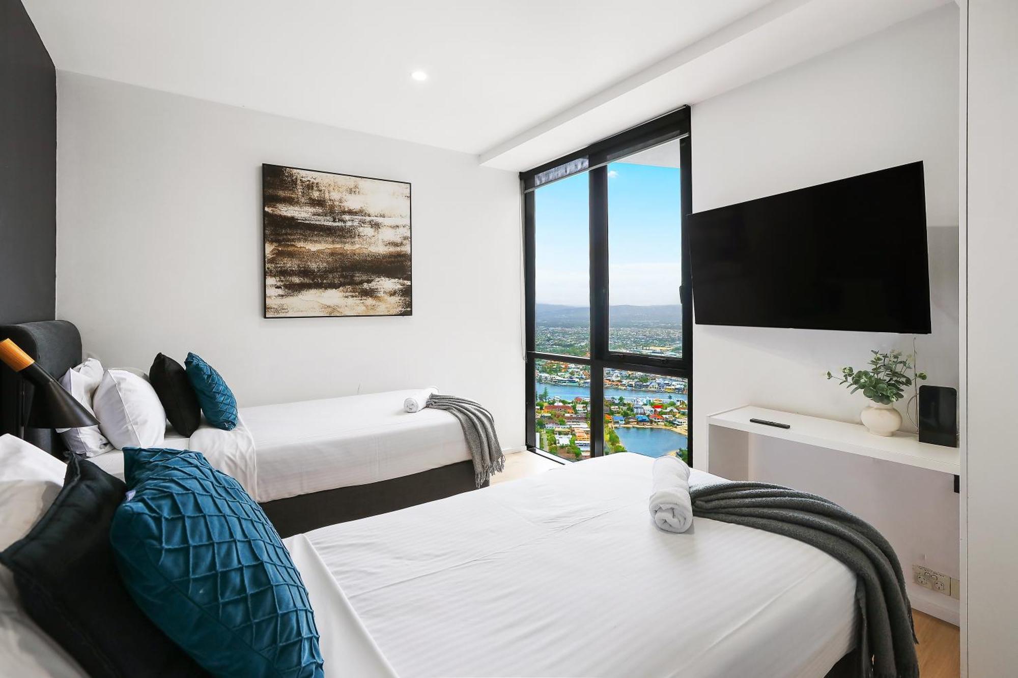 Circle On Cavil Subpenthouse 4brm Lv52! Ocean View