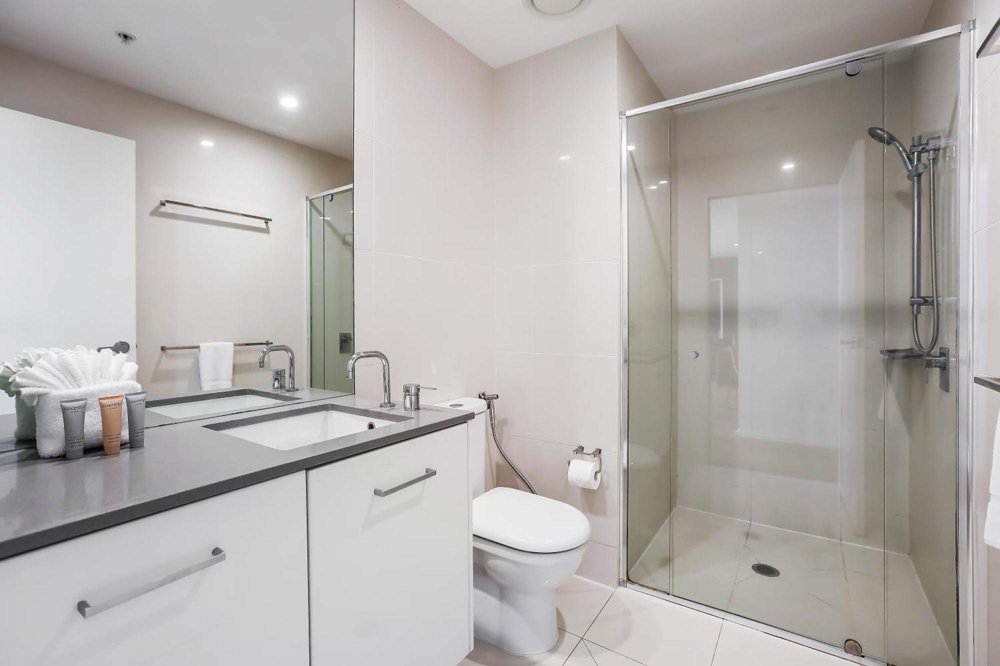 Circle On Cavil Subpenthouse 4brm Lv52! Ocean View * Gold Coast