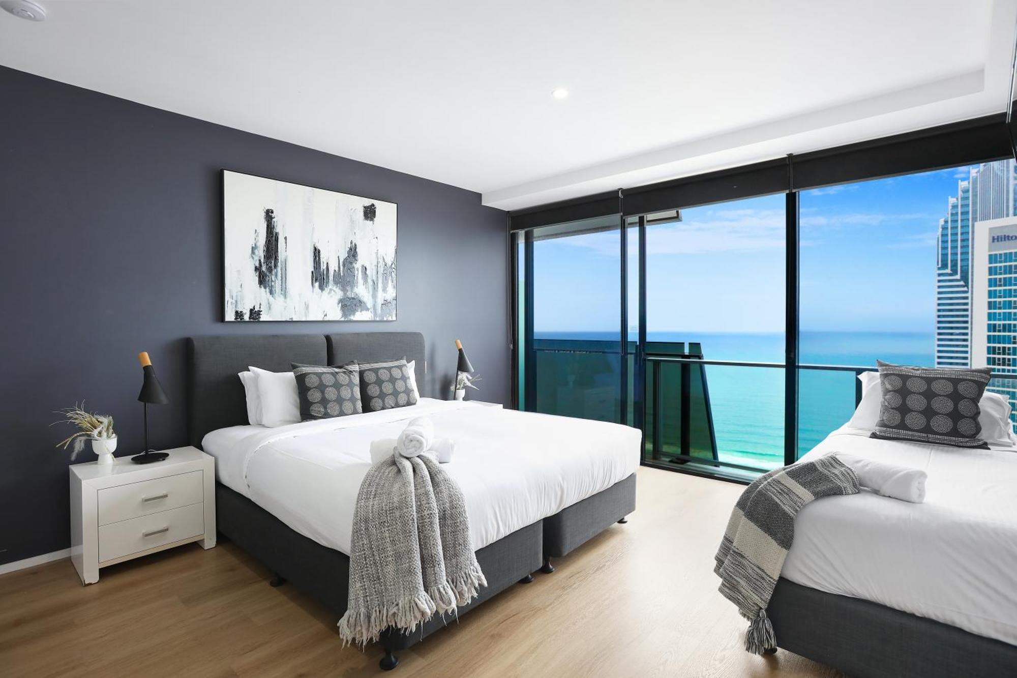 Circle On Cavil Subpenthouse 4brm Lv52! Ocean View Apartment
