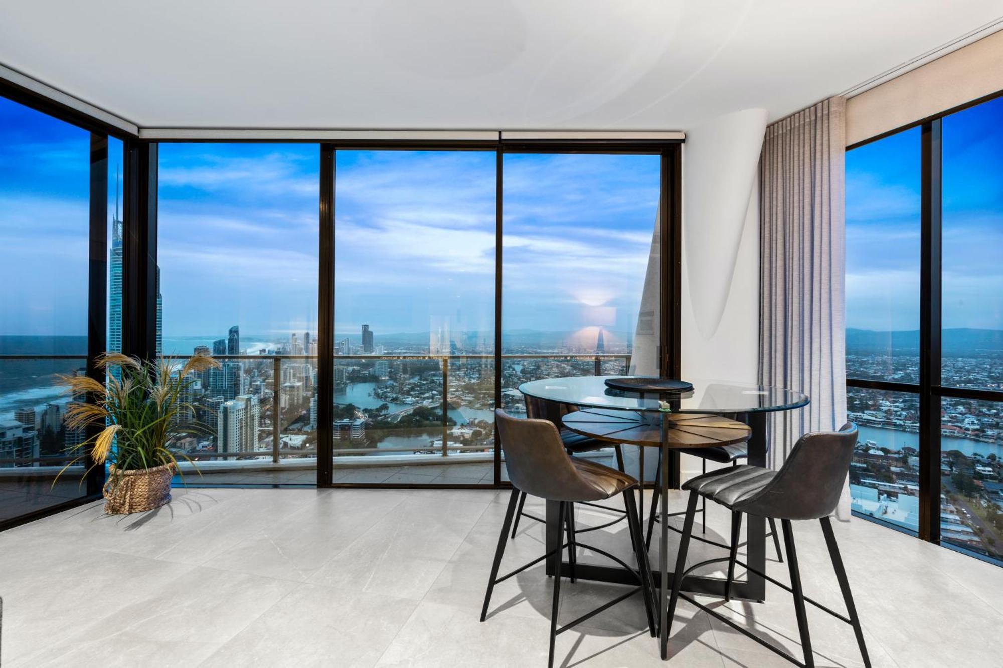 Apartment Circle On Cavill Sky High Ocean View Sub-penthouses - Self Contained & Privately Managed - Wow *