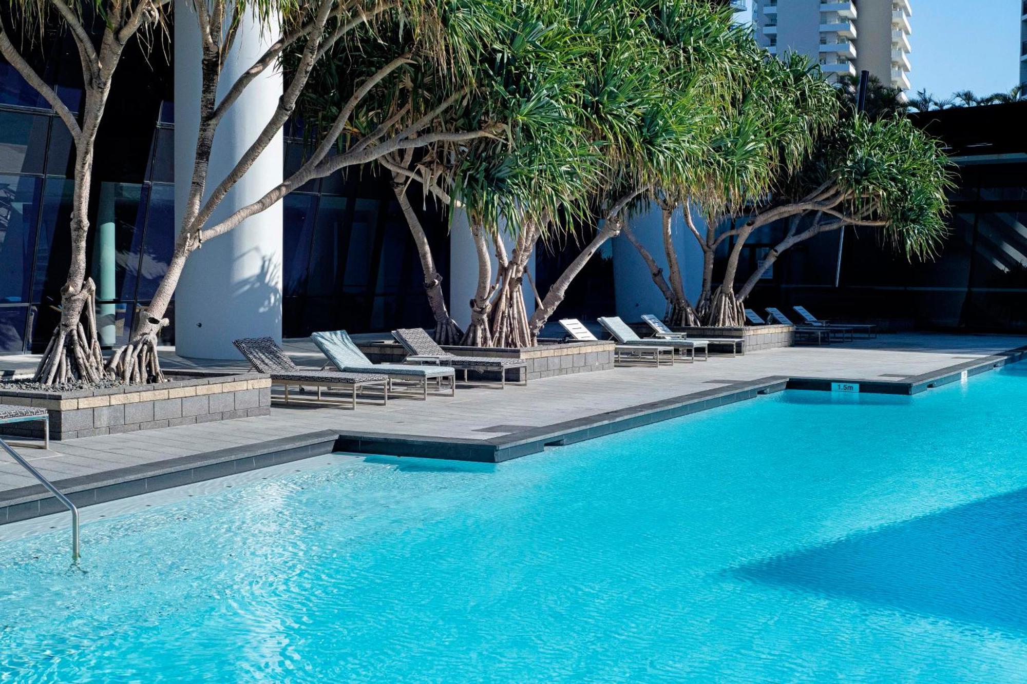 Apartment Circle On Cavill Sky High Ocean View Sub-penthouses - Self Contained & Privately Managed - Wow Gold Coast