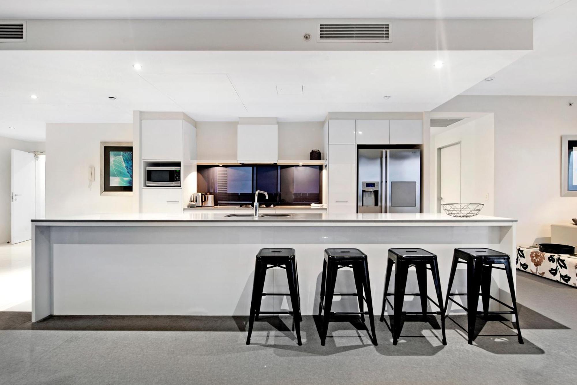 Circle On Cavill Sky High Ocean View Sub-penthouses - Self Contained & Privately Managed - Wow * Gold Coast