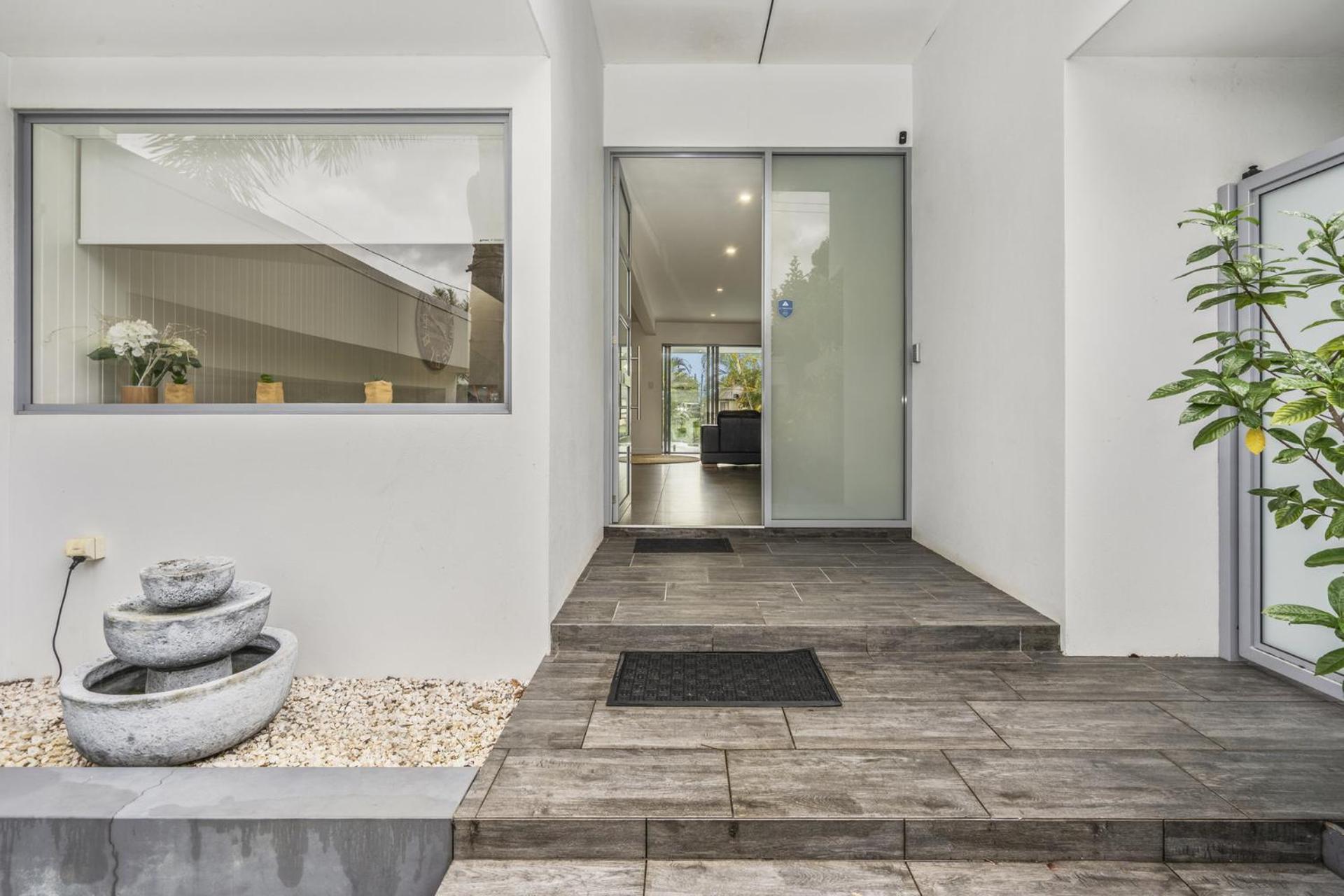 Essence House 4 Bedroom House * Gold Coast