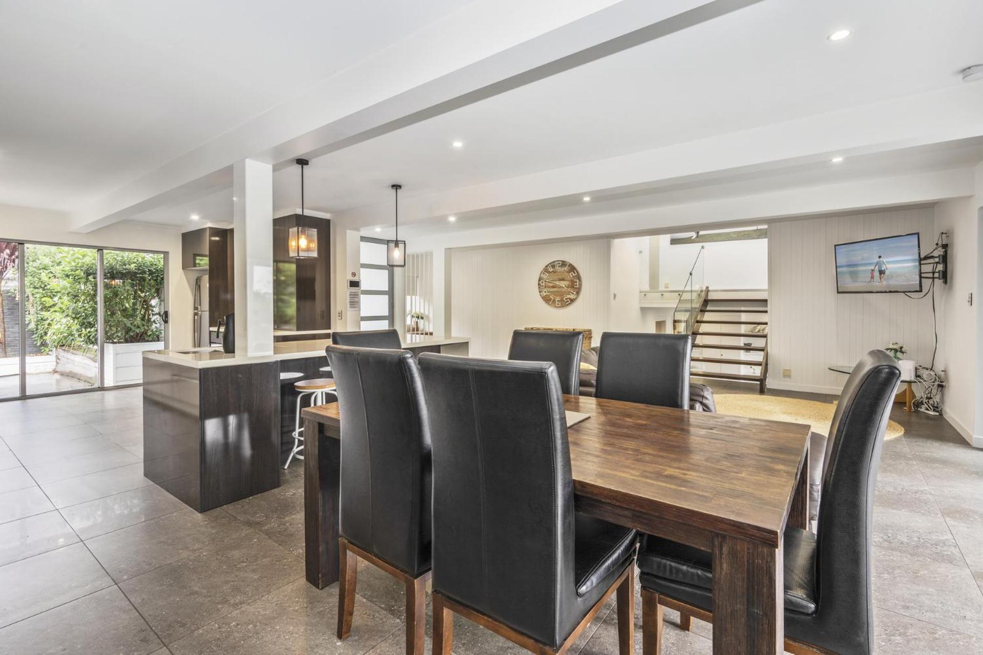 Essence House 4 Bedroom House Apartment *